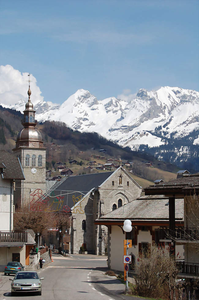 Passage du Critérium du Dauphiné 2024 - Etape 7 : Albertville - Samoëns