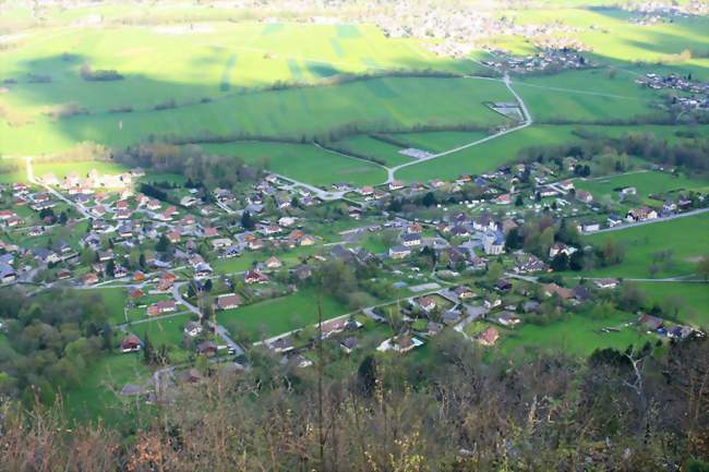 Vue de Lathuile depuis l'Oratoire, montagne du Taillefer - Lathuile (74210) - Haute-Savoie