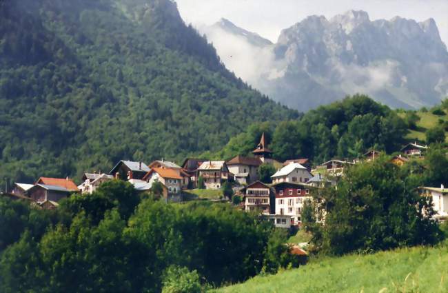 Vue panoramique du village - Novel (74500) - Haute-Savoie