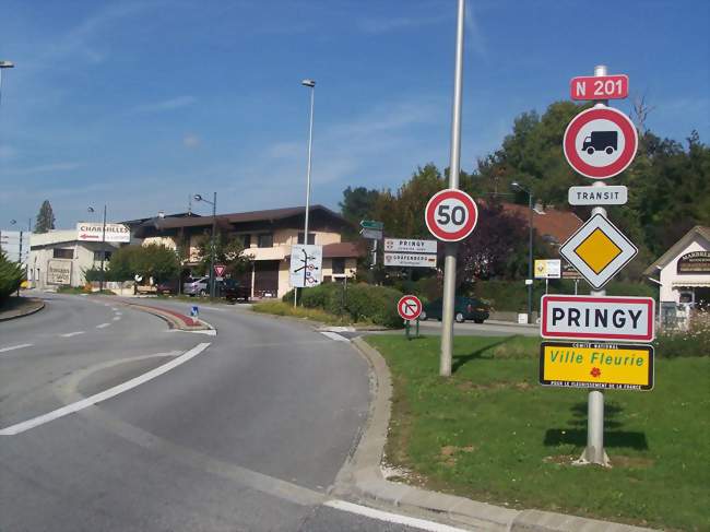 Vue de l'entrée principale de Pringy - Pringy (74370) - Haute-Savoie