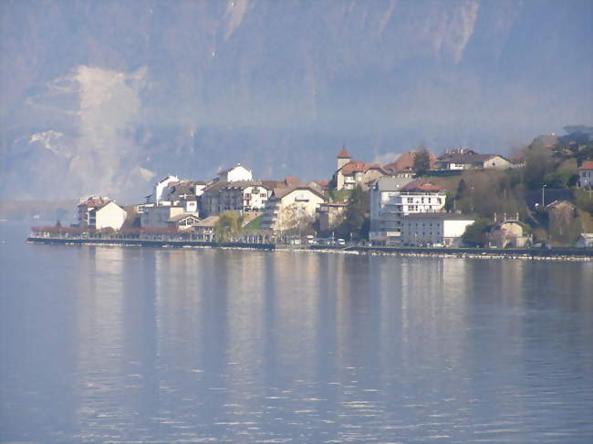 Vue sur St-Gingolph en arrivant d'Évian-les-Bains - Saint-Gingolph (74500) - Haute-Savoie