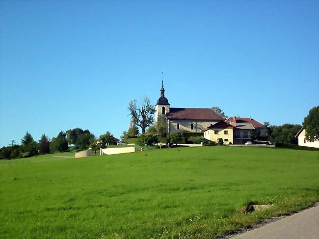 Vue du bourg de la commune avec son église - Saint-Martin-Bellevue (74370) - Haute-Savoie