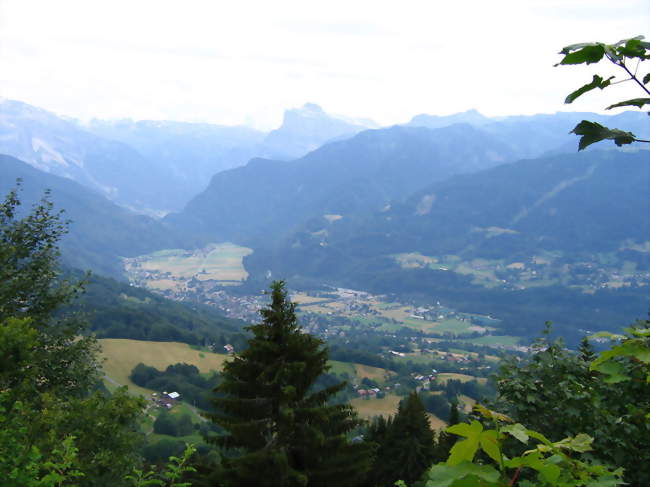 Vue générale du village de Samoëns - Samoëns (74340) - Haute-Savoie