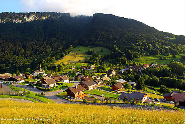 Vue panoramique du village - La Vernaz (74200) - Haute-Savoie