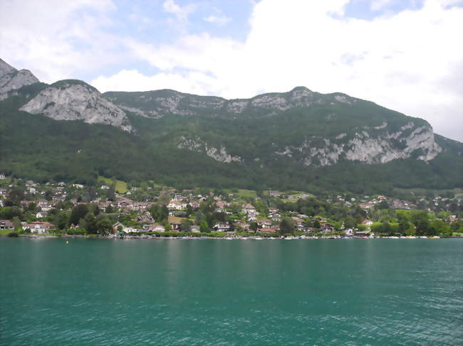 Vue de la commune depuis le lac d'Annecy - Veyrier-du-Lac (74290) - Haute-Savoie