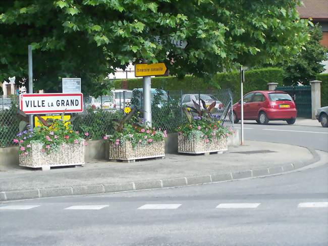 Vue de l'entrée de la ville - Ville-la-Grand (74100) - Haute-Savoie