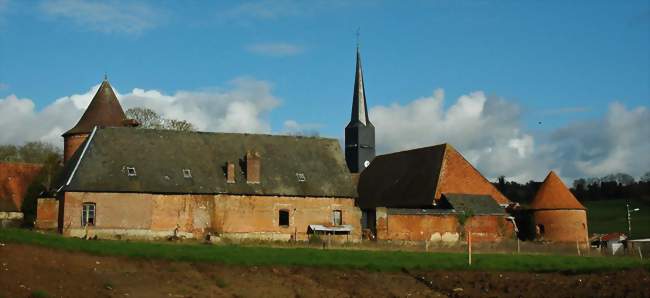 Le château et le clocher de l'église - Bouelles (76270) - Seine-Maritime