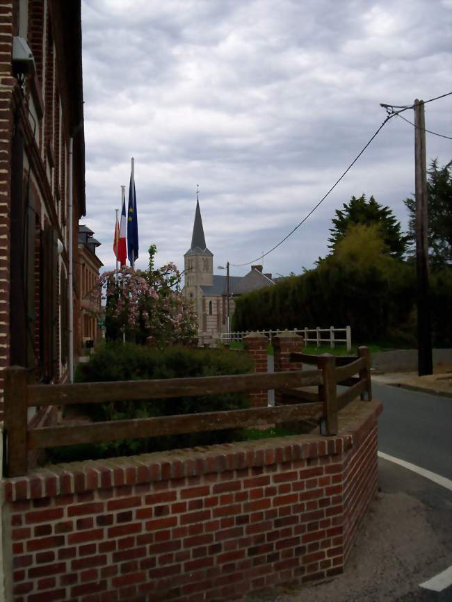 Vue de la mairie vers l'église - Gerville (76790) - Seine-Maritime