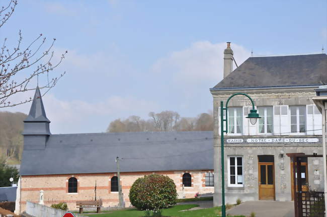 Église et mairie - Notre-Dame-du-Bec (76133) - Seine-Maritime