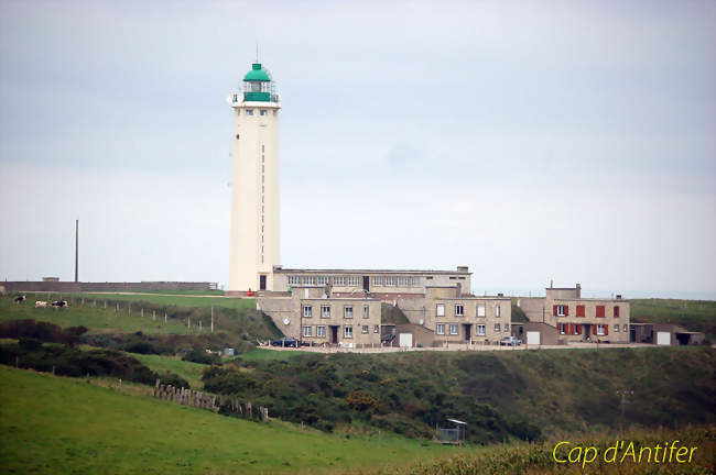 Phare du cap d'Antifer - La Poterie-Cap-d'Antifer (76280) - Seine-Maritime