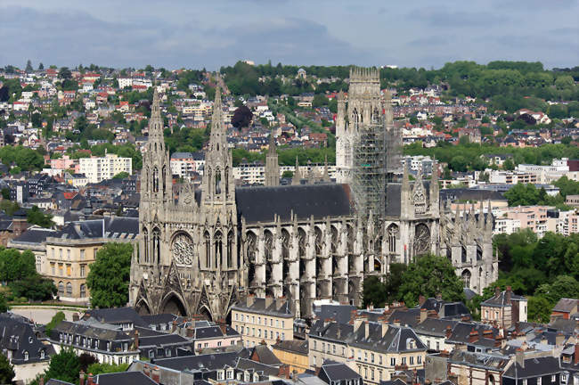 Abbatiale Saint-Ouen vue depuis la cathédrale Notre-Dame de Roue