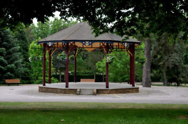 Kiosque à musique, Saint-Etienne du Rouvray (76800) - Crédit: Pierre Coquil (CC by SA)