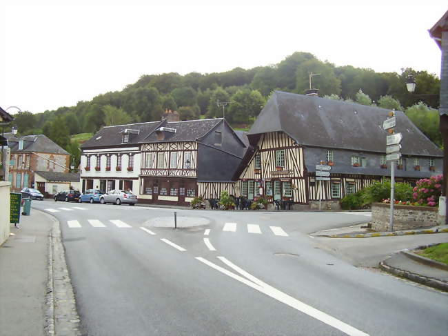 Centre-ville avec maisons normandes typiques - Saint-Wandrille-Rançon (76490) - Seine-Maritime