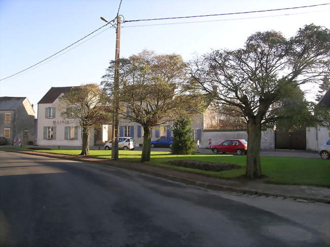 Rue d'Amponville et la mairie - Amponville (77760) - Seine-et-Marne