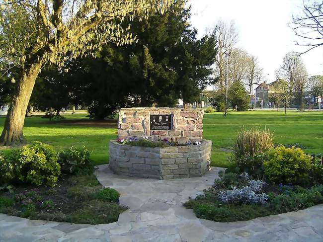 Monument Pierre Danton - Brou-sur-Chantereine (77177) - Seine-et-Marne