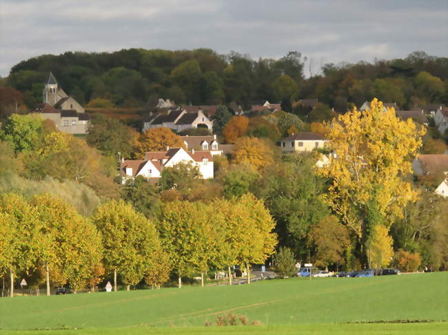 Village de Bussy-Saint-Martin vu depuis le parc du château de Rentilly (Seine-et-Marne) - Bussy-Saint-Martin (77600) - Seine-et-Marne
