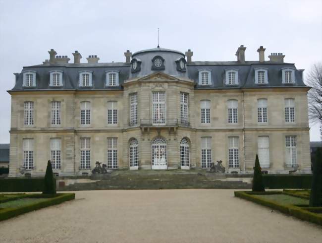 Chateau de Champs sur Marne - Crédit photo: maecky (cc by SA) 
