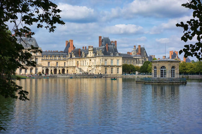 le château de Fontainebleau et l'étang aux carpes - Fontainebleau (77300) - Seine-et-Marne