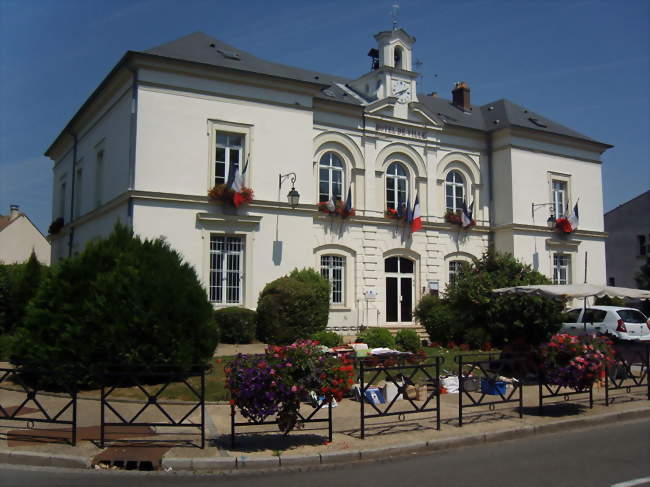 L'hôtel de ville de Fontenay-Trésigny - Fontenay-Trésigny (77610) - Seine-et-Marne