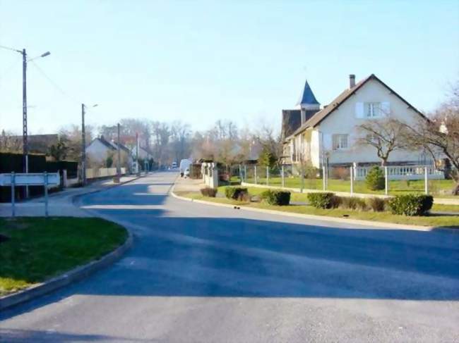 Route principale de la commune - La Haute-Maison (77580) - Seine-et-Marne
