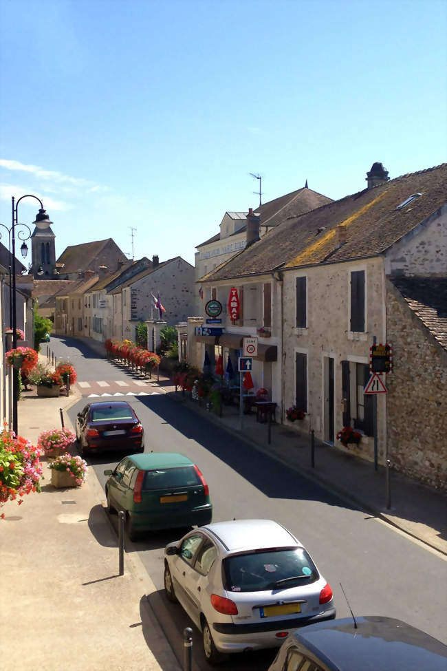 La rue des Trois Maillets, rue principale du village - Machault (77133) - Seine-et-Marne