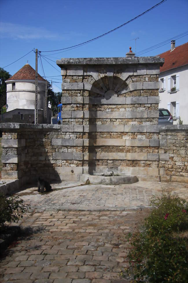 La fontaine de Mauperthuis - Mauperthuis (77120) - Seine-et-Marne