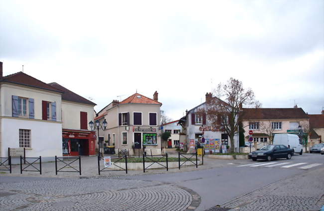 Place du centre historique du village - Servon (77170) - Seine-et-Marne