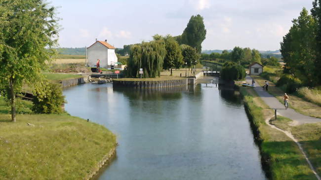 L'écluse sur le canal de l'Ourcq - Vignely (77450) - Seine-et-Marne