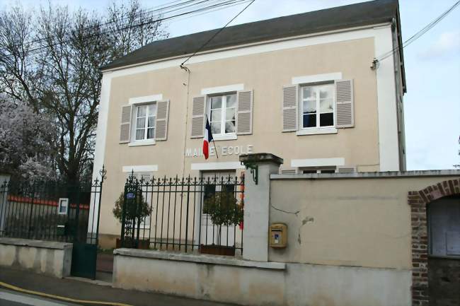 La mairie de Brueil-en-Vexin - Brueil-en-Vexin (78440) - Yvelines