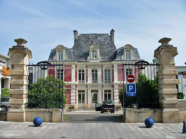 Mairie - Épône (78680) - Yvelines