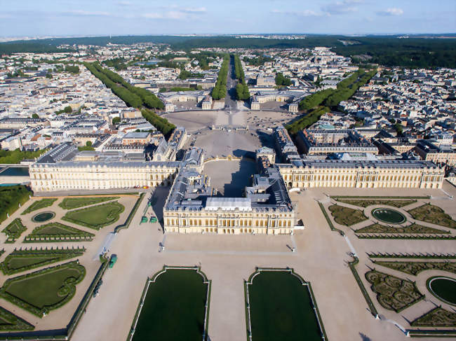 Vue aérienne du domaine de Versailles (Photo par ToucanWings) 