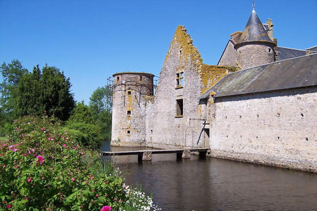 Le château de la Guyonnière - Beaulieu-sous-Parthenay (79420) - Deux-Sèvres