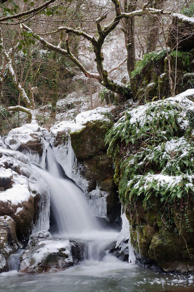 Cascade du puits d'enfer sous la neige - Exireuil (79400) - Deux-Sèvres