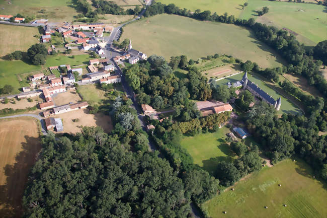 Vue aérienne du village de Maisontiers - Maisontiers (79600) - Deux-Sèvres
