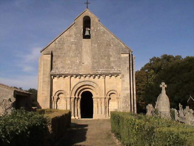 Porche roman, clocher XIXème.