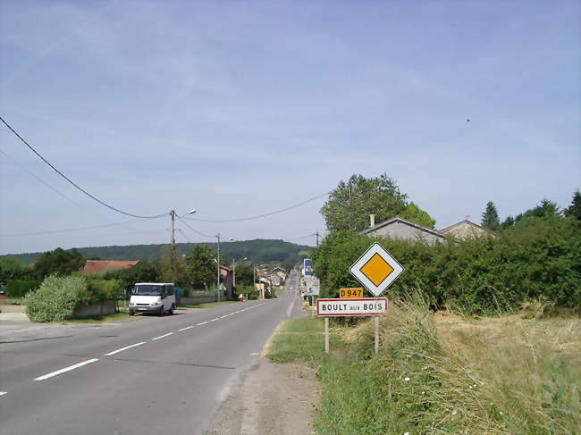 Borne limite de commune - Boult-aux-Bois (08240) - Ardennes