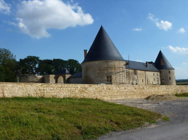 Ferme fortifiée - Charbogne (08130) - Ardennes