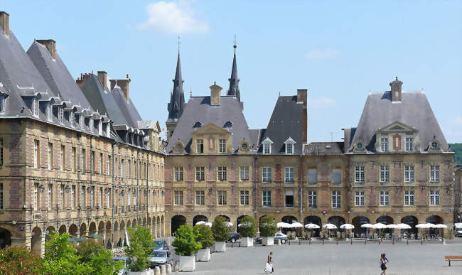 Exposition : Carolomacériennes un jour… Ardennaises toujours !