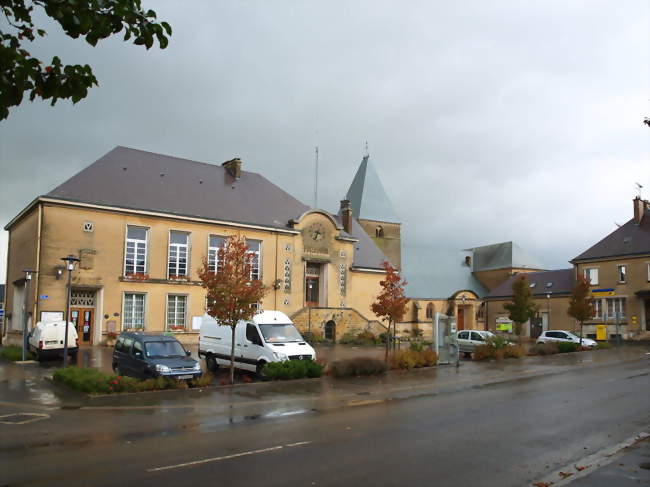 Mairie, église et la poste - Le Chesne (08390) - Ardennes