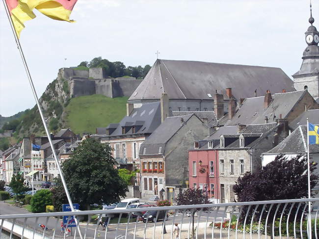 Léglise Saint-Hilaire et le fort de Charlemont - Givet (08600) - Ardennes