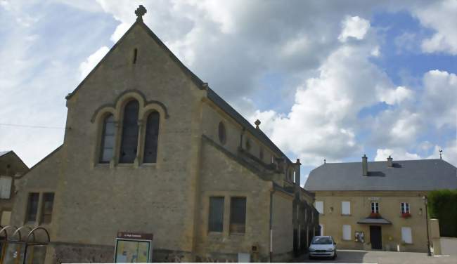 L'église et à droite la mairie - Illy (08200) - Ardennes