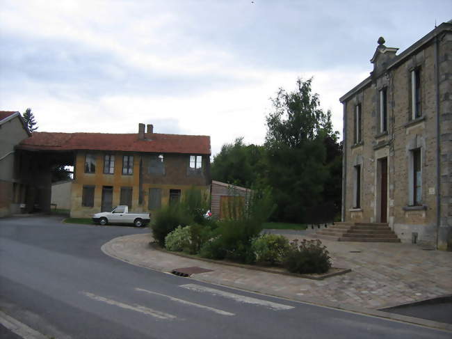 Place du village - Mars-sous-Bourcq (08400) - Ardennes