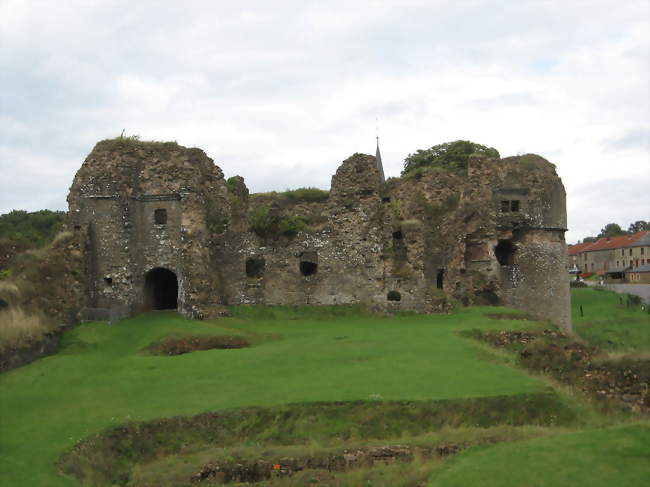 Ruines du château de Montcornet - Montcornet (08090) - Ardennes