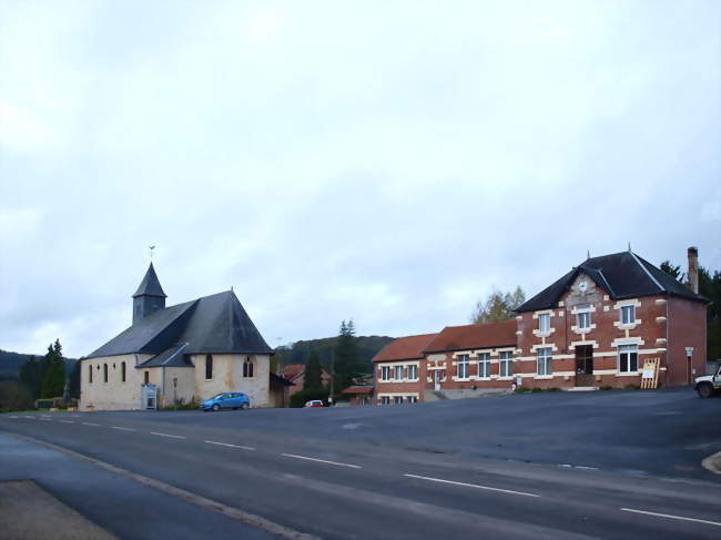 La mairie, la place, l'église & la RD 977 (ex-RN 77) - Quatre-Champs (08400) - Ardennes