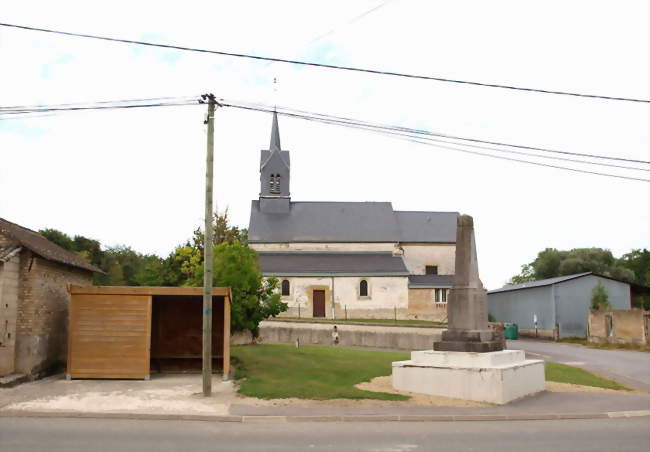Abribus, monument aux morts & église - Saint-Pierre-à-Arnes (08310) - Ardennes