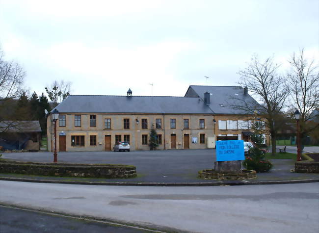 La place de la mairie - Sauville (08390) - Ardennes