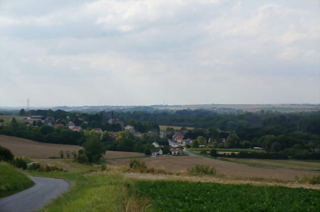 Vue du village depuis Mont Laurent vers Rethel - Seuil (08300) - Ardennes