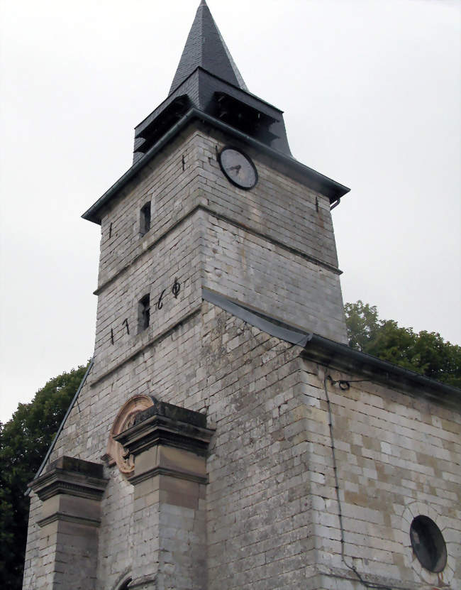 L'église Saint-Cyr-et-Sainte-Julitte vue sous la pluie - Acheux-en-Amiénois (80560) - Somme