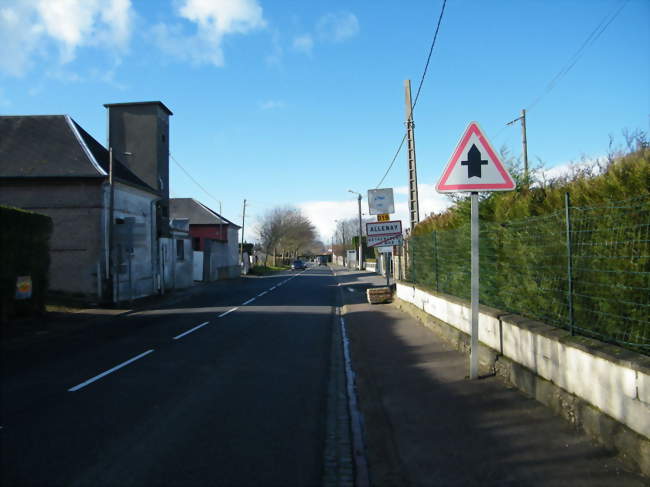 La continuité du bâti ne connait pas d'interruption entre Allenay et Béthencourt - Allenay (80130) - Somme