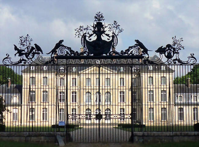 La grille d'honneur du château - Bertangles (80260) - Somme